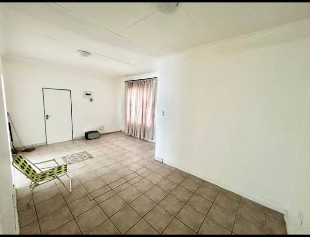 5 BEDROOM HOUSE FOR SALE IN FLORA PARK